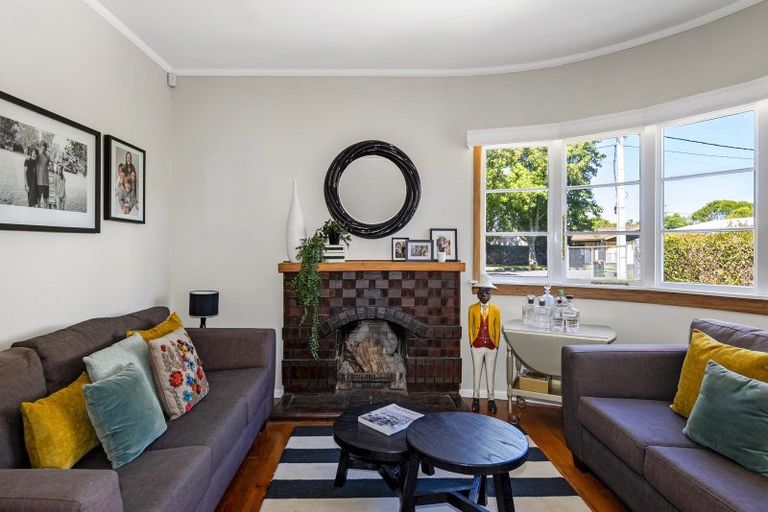 Photo of property in 32 Dignan Street, Point Chevalier, Auckland, 1022