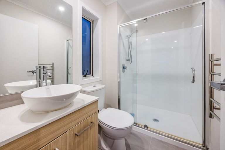 Photo of property in 10 Panakenake Way, Flat Bush, Auckland, 2019