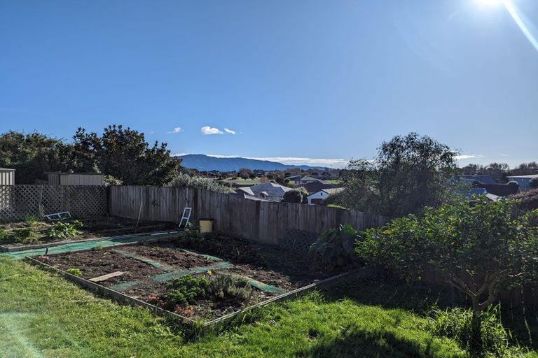 Photo of property in 10 Crown Hill, Paraparaumu, 5032