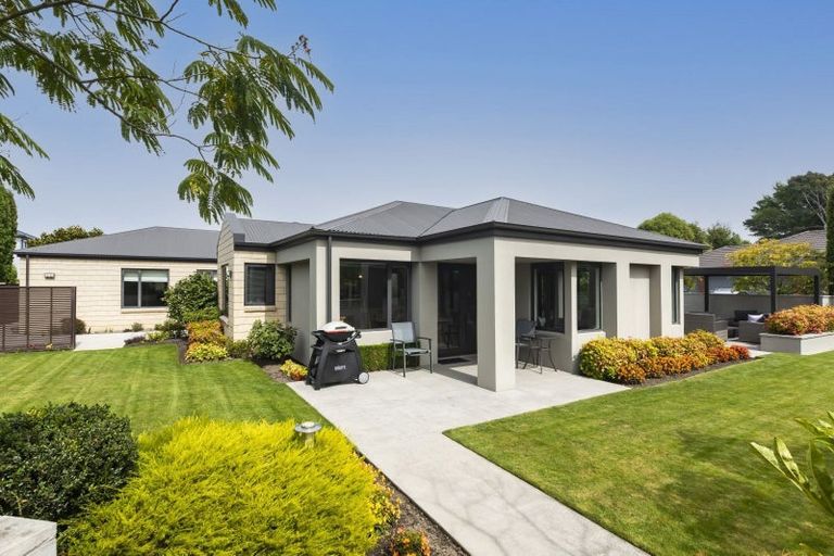 Photo of property in 8 Applecross Lane, Harewood, Christchurch, 8051