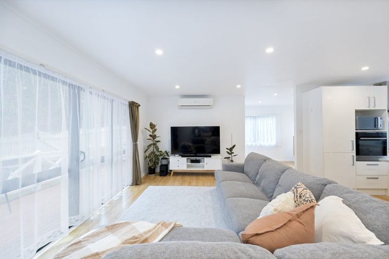 Photo of property in 50 Rhinevale Close, Henderson, Auckland, 0612