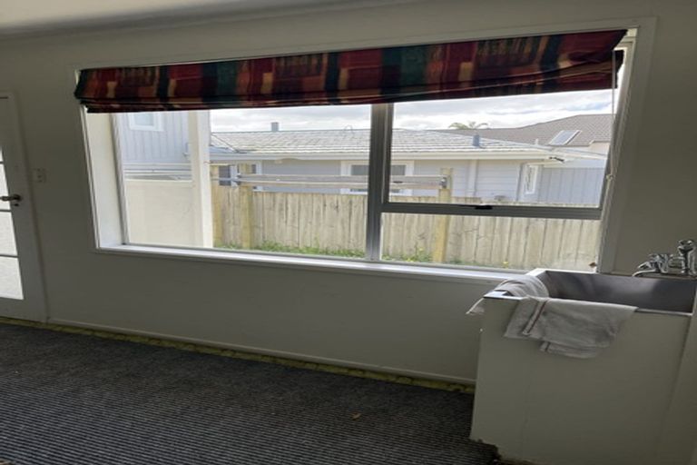 Photo of property in 2/32 Eastern Beach Road, Eastern Beach, Auckland, 2012