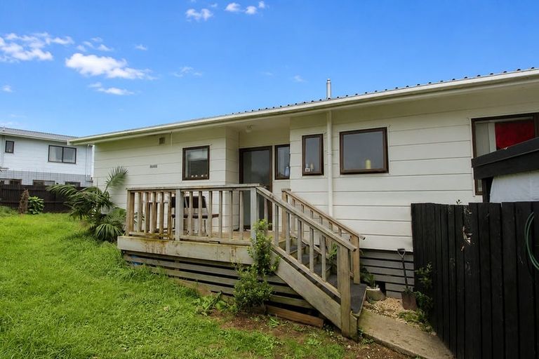 Photo of property in 2/38 Maplesden Drive, Clendon Park, Auckland, 2103