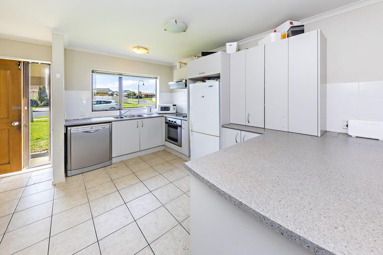 Photo of property in 65 Naylors Drive, Mangere, Auckland, 2022