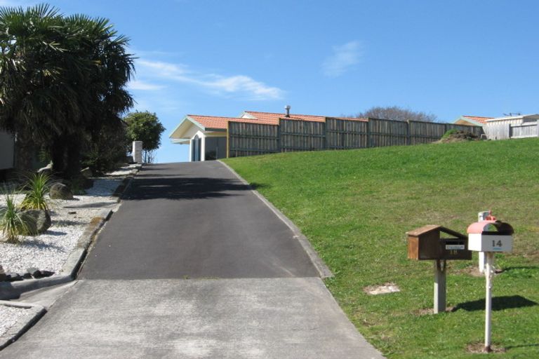 Photo of property in 14 Downing Place, Welcome Bay, Tauranga, 3112