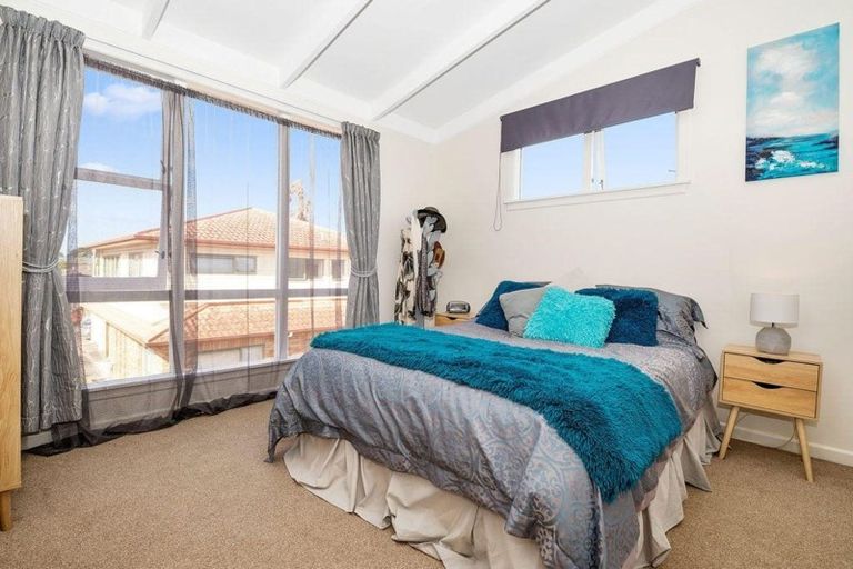 Photo of property in 11 Tiroroa Avenue, Te Atatu South, Auckland, 0610