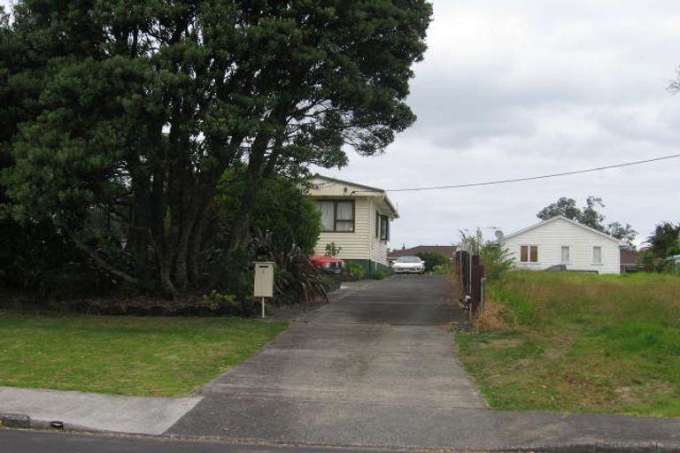 Photo of property in 2/4 Tiri Tiri Road, Birkdale, Auckland, 0626