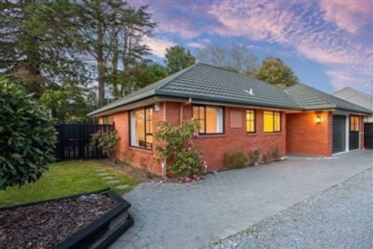 Photo of property in 26b Bryndwr Road, Fendalton, Christchurch, 8052