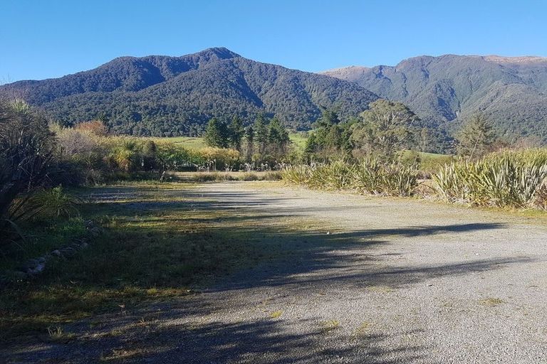 Photo of property in 1350 Lake Brunner Road, Inchbonnie, Kumara, 7875