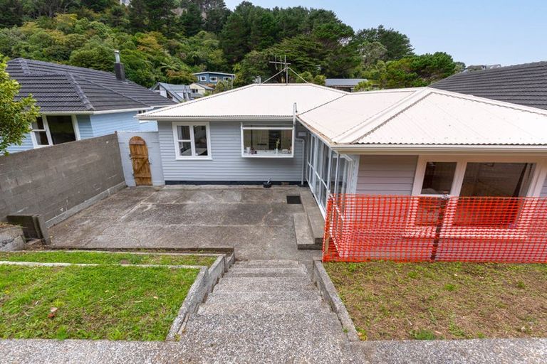 Photo of property in 127 Parkvale Road, Karori, Wellington, 6012