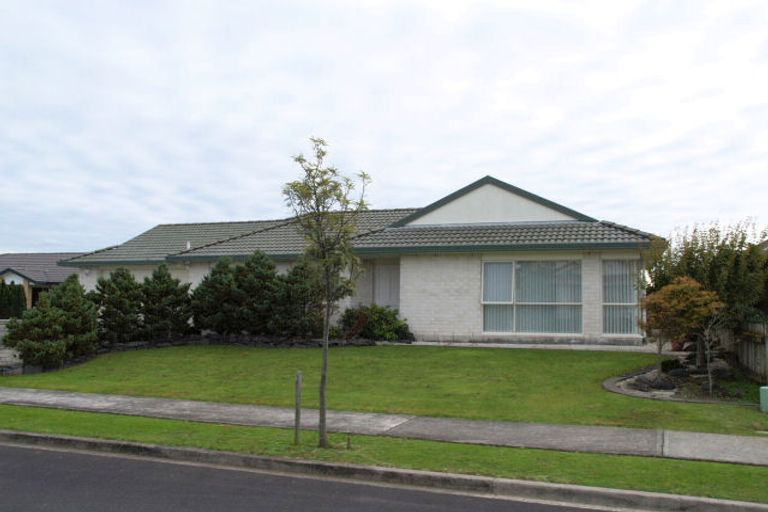 Photo of property in 2/11 Keswick Close, Northpark, Auckland, 2013