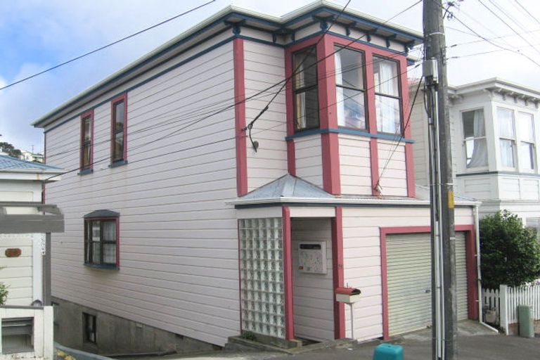 Photo of property in 24 Tanera Crescent, Brooklyn, Wellington, 6021