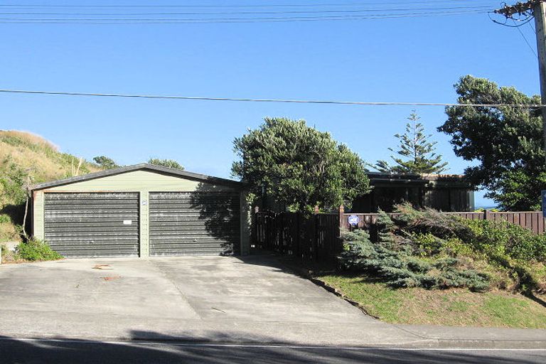 Photo of property in 1 The Esplanade, Raumati South, Paraparaumu, 5032