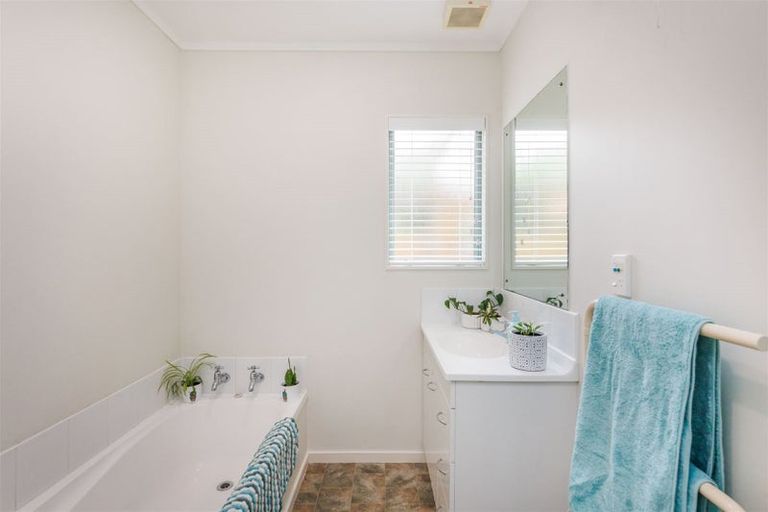 Photo of property in 106 Parnell Heights, Kelvin Grove, Palmerston North, 4414
