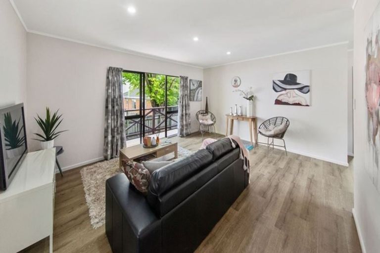 Photo of property in 2/58 Clevedon Road, Papakura, 2110