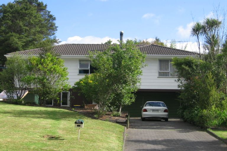 Photo of property in 37 Staincross Street, Green Bay, Auckland, 0604