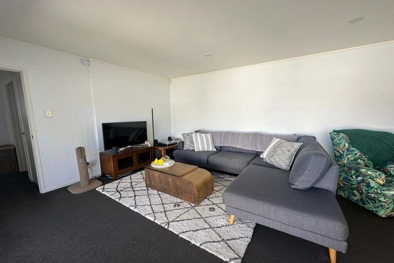 Photo of property in 28 Matuhi Rise, Henderson, Auckland, 0612