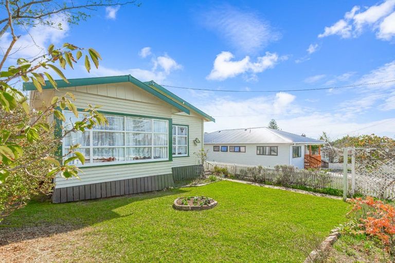 Photo of property in 8 Nikau Street, New Lynn, Auckland, 0600