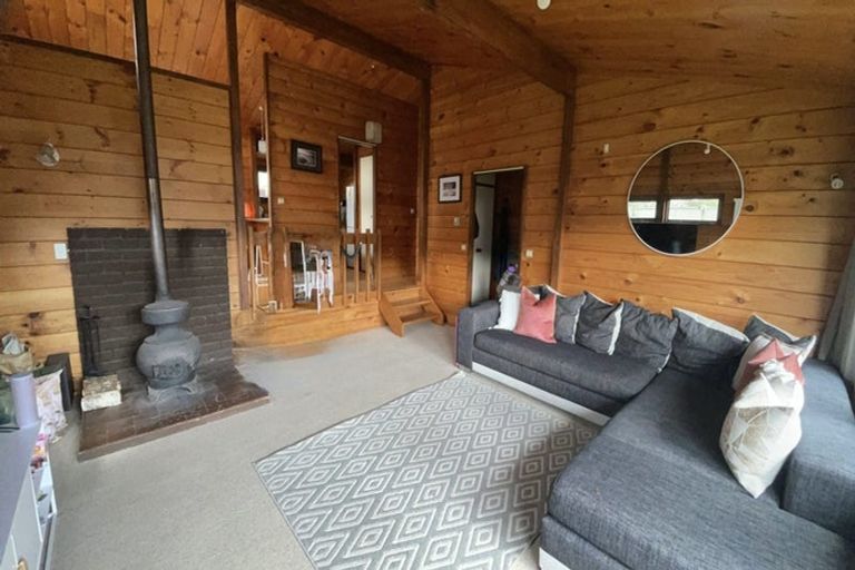 Photo of property in 63 Gemstone Drive, Birchville, Upper Hutt, 5018