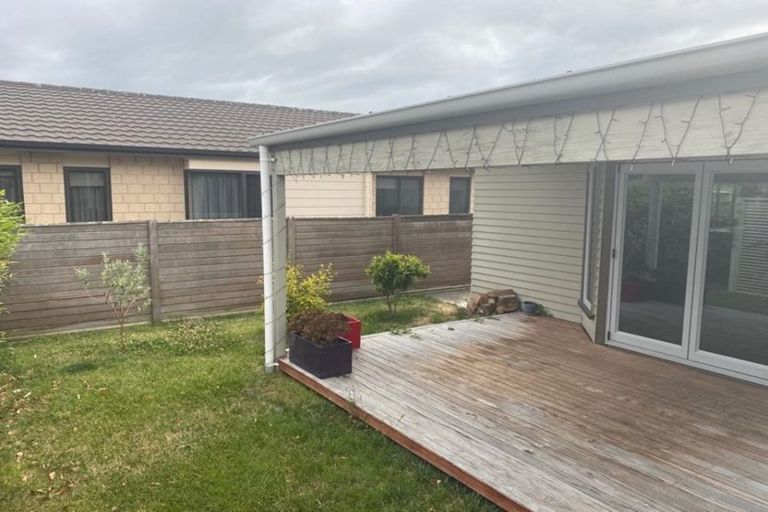 Photo of property in 8a Neeve Place, Taradale, Napier, 4112