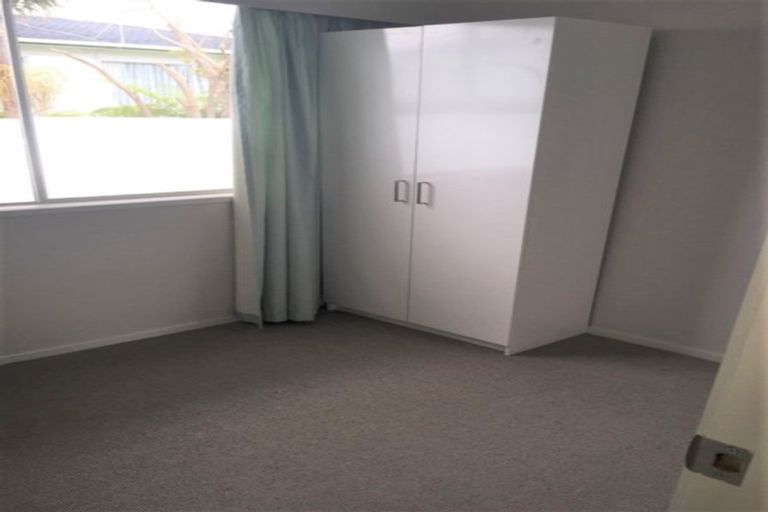 Photo of property in 1/200 Chivalry Road, Glenfield, Auckland, 0629