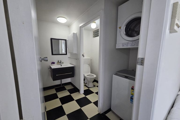 Photo of property in Churchill Flats, 213 The Terrace, Wellington Central, Wellington, 6011