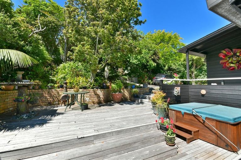 Photo of property in 71 Roberts Road, Matakatia, Whangaparaoa, 0930