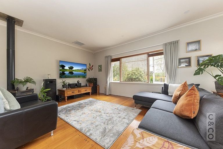 Photo of property in 7 Taupaki Road, Taupaki, Henderson, 0782