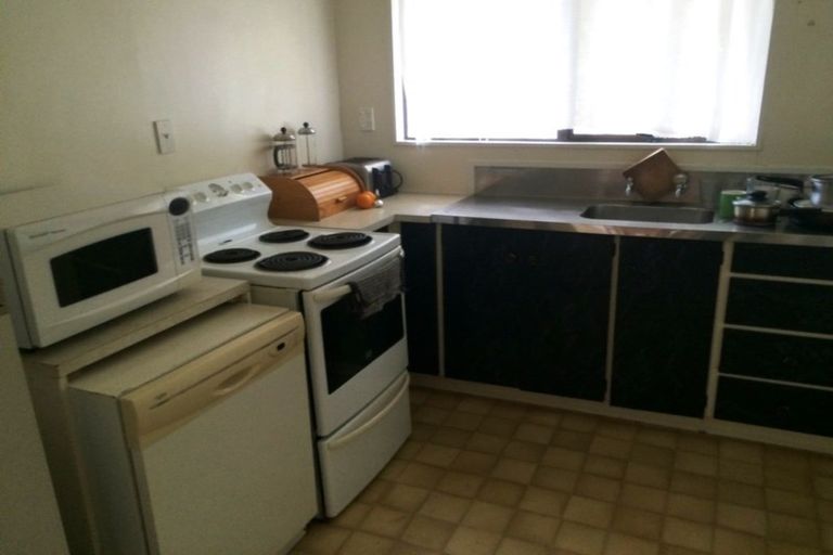 Photo of property in 98 Resolution Road, Welcome Bay, Tauranga, 3112