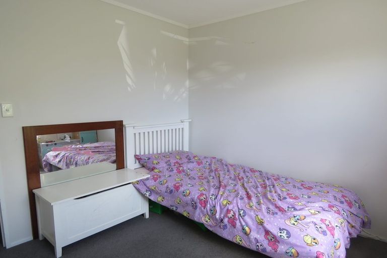 Photo of property in 6 Skybird Place, Glen Eden, Auckland, 0602