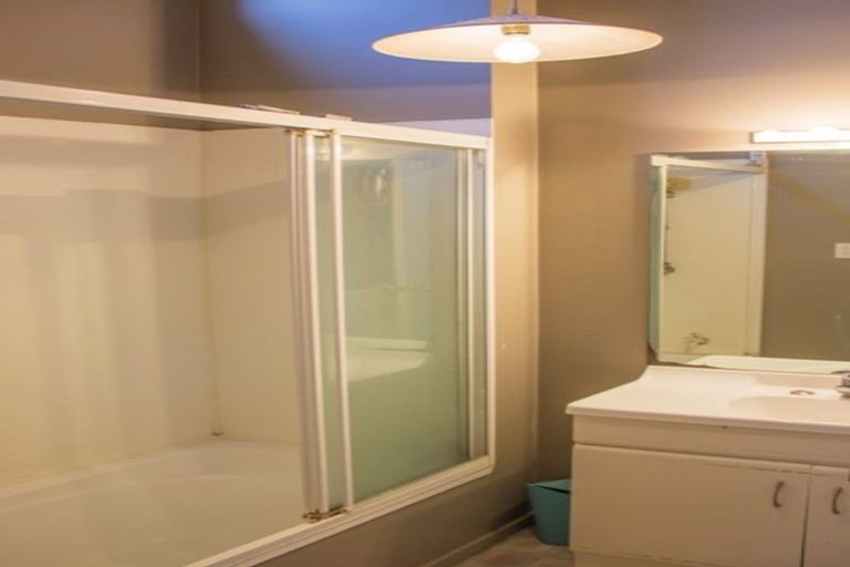 Photo of property in 1/55 James Evans Drive, Northcote, Auckland, 0627