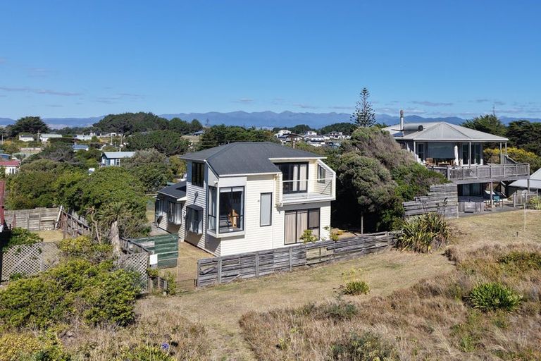 Photo of property in 105 Rua Avenue, Waitarere Beach, Levin, 5510