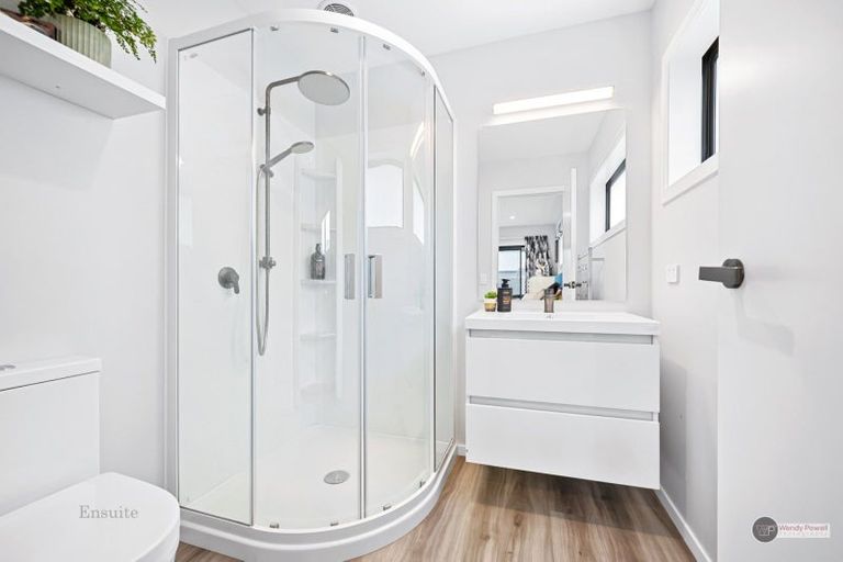 Photo of property in 11 Castletown Street, Wallaceville, Upper Hutt, 5018