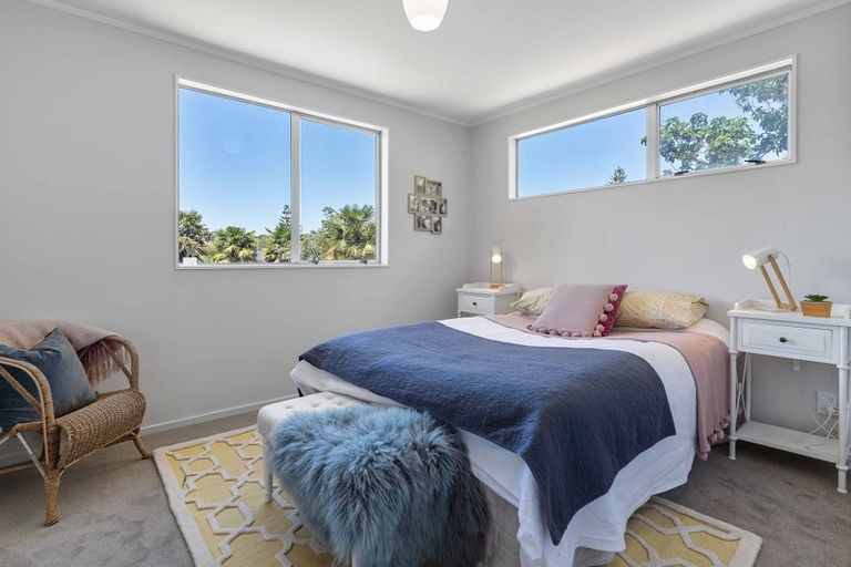 Photo of property in 2/2 Silver Creek Road, Weymouth, Auckland, 2103