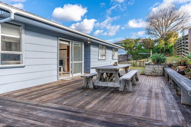 Photo of property in 1 Intrepid Place, Torbay, Auckland, 0630