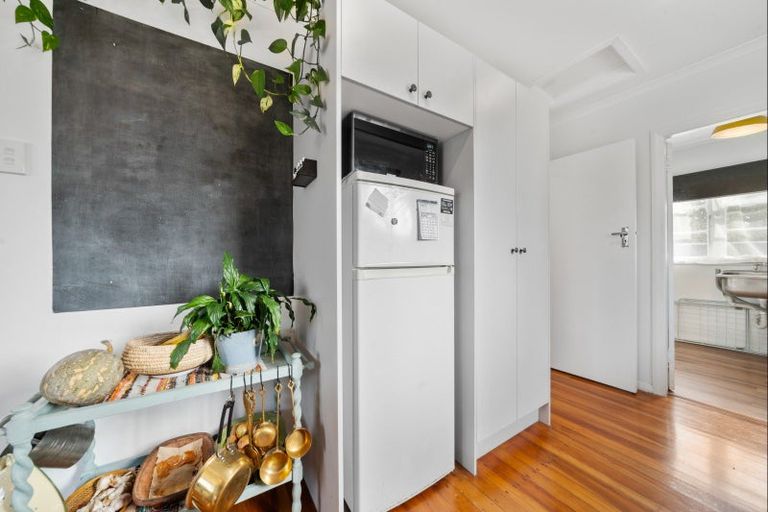 Photo of property in 2/5 Tokomaru Street, Welbourn, New Plymouth, 4312