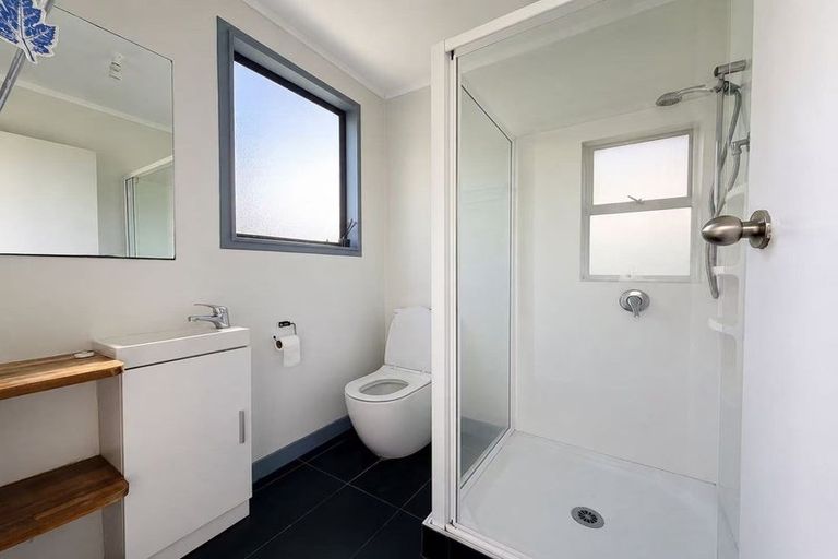 Photo of property in 10 Celeste Place, Totara Vale, Auckland, 0627