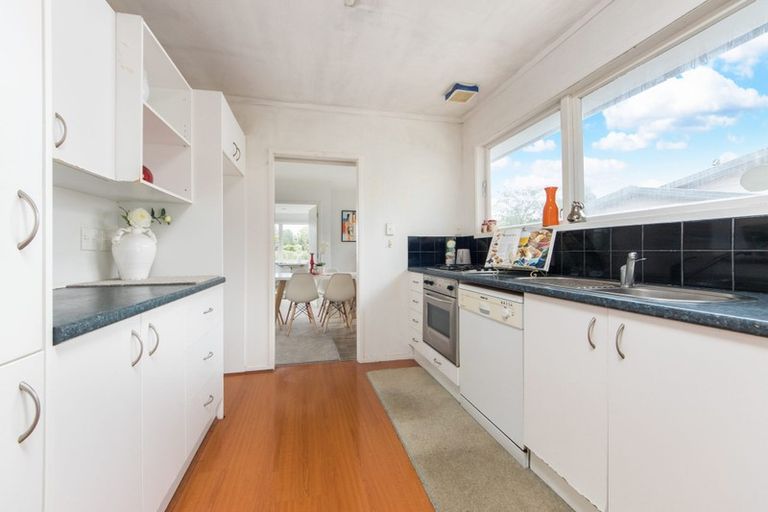 Photo of property in 28 Tamahere Drive, Glenfield, Auckland, 0629
