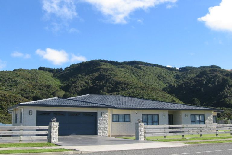 Photo of property in 77a Kirton Drive, Riverstone Terraces, Upper Hutt, 5018