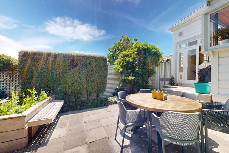 Photo of property in 118 Elizabeth Street, Mount Victoria, Wellington, 6011