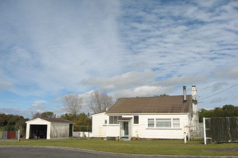 Photo of property in 23 Falstaff Street, Stratford, 4332