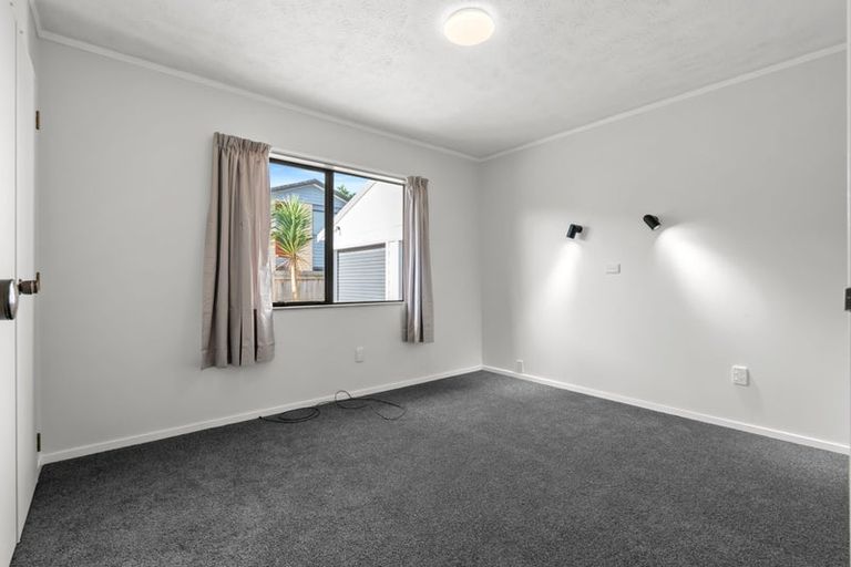 Photo of property in 2/4 Laurie Avenue, Papakura, 2110