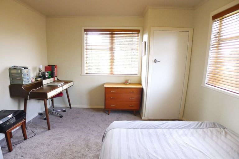 Photo of property in 1/50 Sylvan Avenue, Northcote, Auckland, 0627