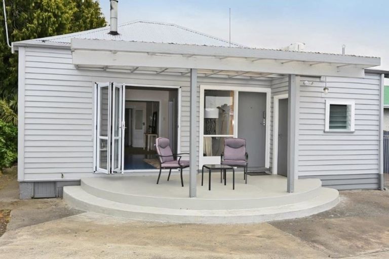 Photo of property in 804 Heretaunga Street East, Parkvale, Hastings, 4122