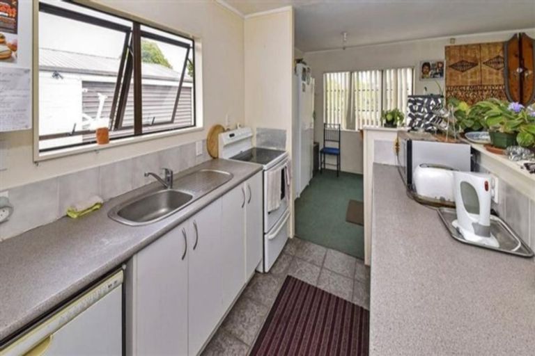 Photo of property in 4 Kirklow Place, Goodwood Heights, Auckland, 2105