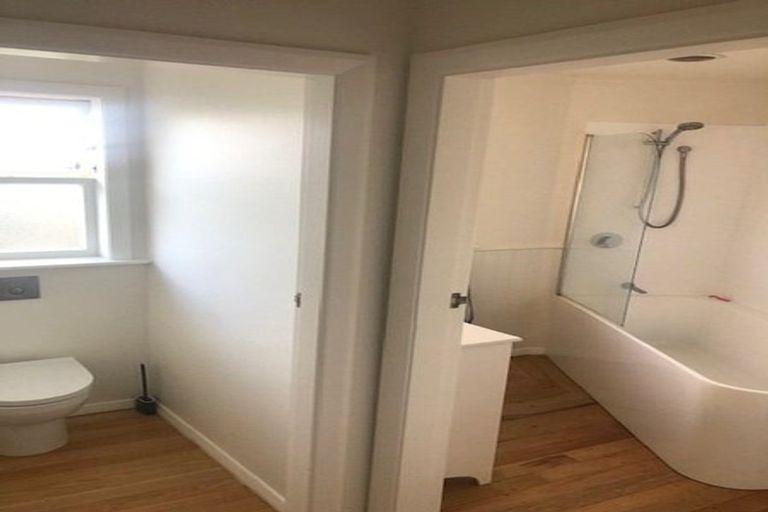 Photo of property in 39b Korokoro Road, Korokoro, Lower Hutt, 5012