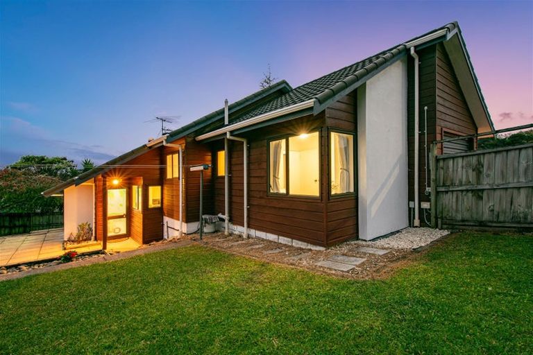 Photo of property in 64 Birdwood Road, Swanson, Auckland, 0612