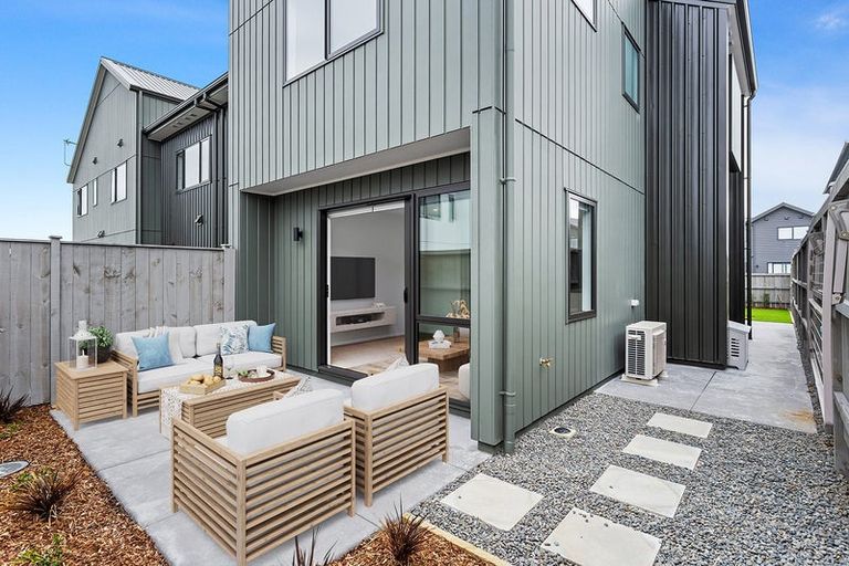 Photo of property in 9 Chartreuse Road, Rosehill, Papakura, 2113