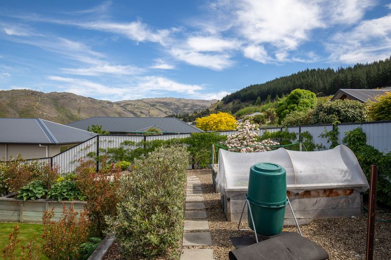 Photo of property in 76 Shields Street, Clyde, 9330