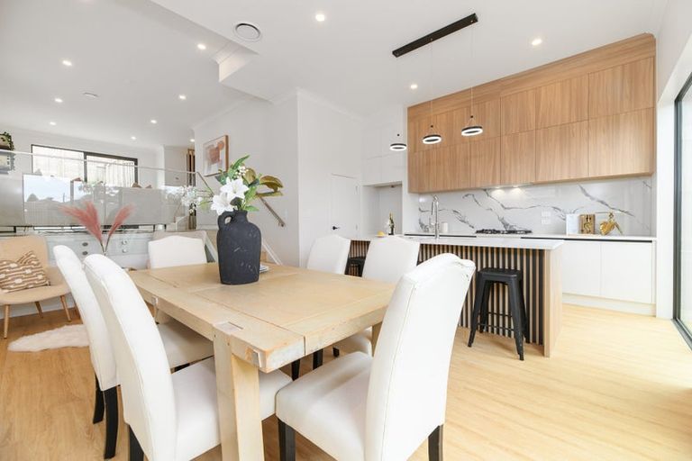 Photo of property in 1/11a Falstone Lane, Browns Bay, Auckland, 0630